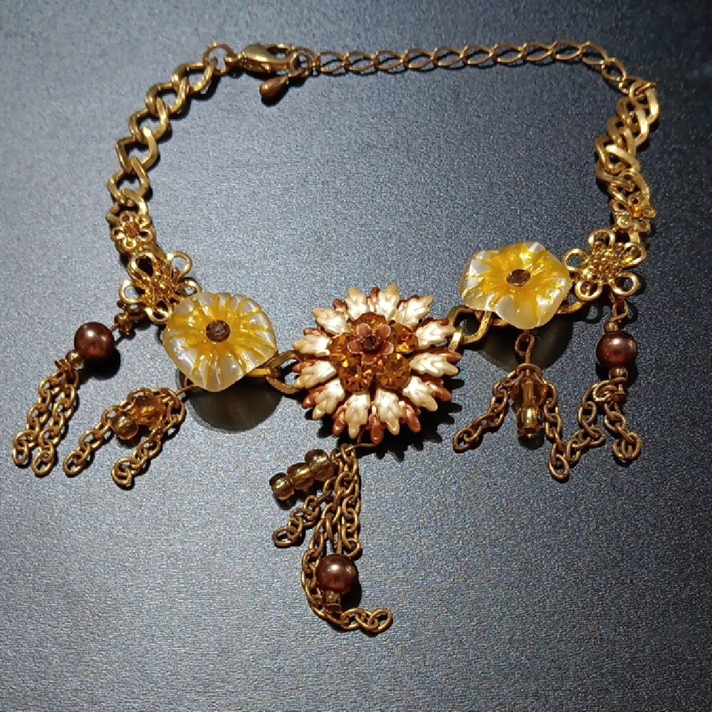 Elegant Gold Floral vtg bracelet